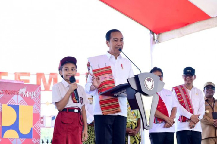 Karena itu, kata Jokowi, air itu penting bagi masyarakat NTT, air itu sangat vital bagi masyarakat NTT, karena itu bendungan memang paling banyak dibangun oleh pemerintah di NTT dibandingkan provinsi lain.