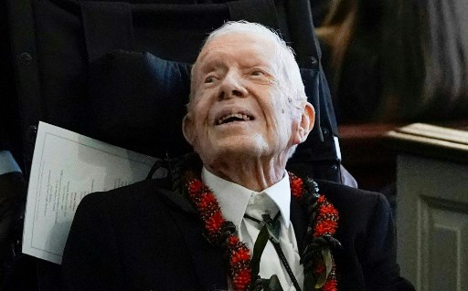 Carter lahir pada 1 Oktober 1924 di Plains, Georgia, dan tetap menjadi anggota aktif masyarakat hingga ia menjalani perawatan paliatif 20 bulan lalu.  Istrinya, Rosalynn Carter, meninggal pada November 2023.