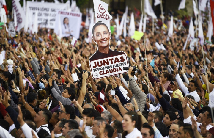 Sheinbaum menyatakan bahwa pencapaiannya adalah sebuah tonggak sejarah bagi kaum perempuan Meksiko yang baru meraih hak mereka untuk memilih dalam pemilu 70 tahun yang lalu.