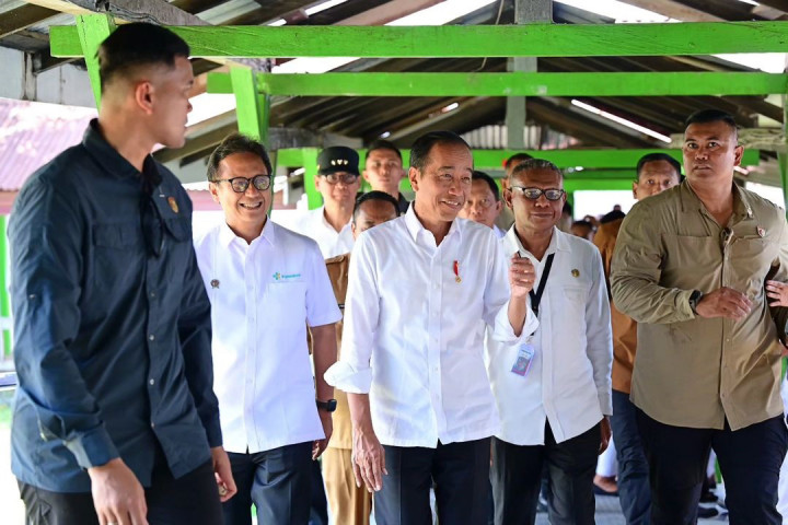 Presiden juga menyoroti pentingnya peningkatan jumlah tempat tidur di rumah sakit, mengingat setiap hari terdapat sekitar 60 hingga 70 pasien yang masuk. Untuk itu, Presiden Jokowi telah berkoordinasi dengan Menteri Kesehatan agar dilakukan penambahan fasilitas tersebut.