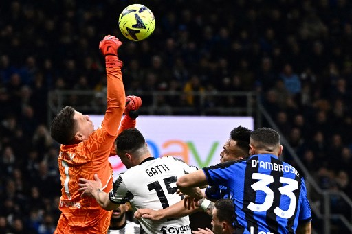 Pemain terbaik Polandia tahun 2022 ini berhasil meraih 3 scudetto dan 3 Coppa Italia, serta 2 Piala Super Italia bersama Juventus.  Kemudian 2 Piala FA dan satu Community Shield juga pernah diraih Wojciech Szczesny saat berkarier di Inggris bersama Arsenal.