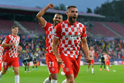 David Lopez membawa Girona memimpin pada menit ke-19, namun dapat disamakan empat menit kemudian lewat  tandukan Queinten Timber.