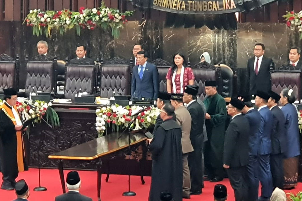 Sekretaris Jenderal (Sekjen) Partai Gerindra Ahmad Muzani resmi dilantik dan disumpah menjadi Ketua MPR periode 2024-2029. Pelantikan ini dilaksanakan pada Sidang Paripurna Penetapan Pimpinan MPR RI periode 2024-2029, Kamis, 3 Oktober 2024.