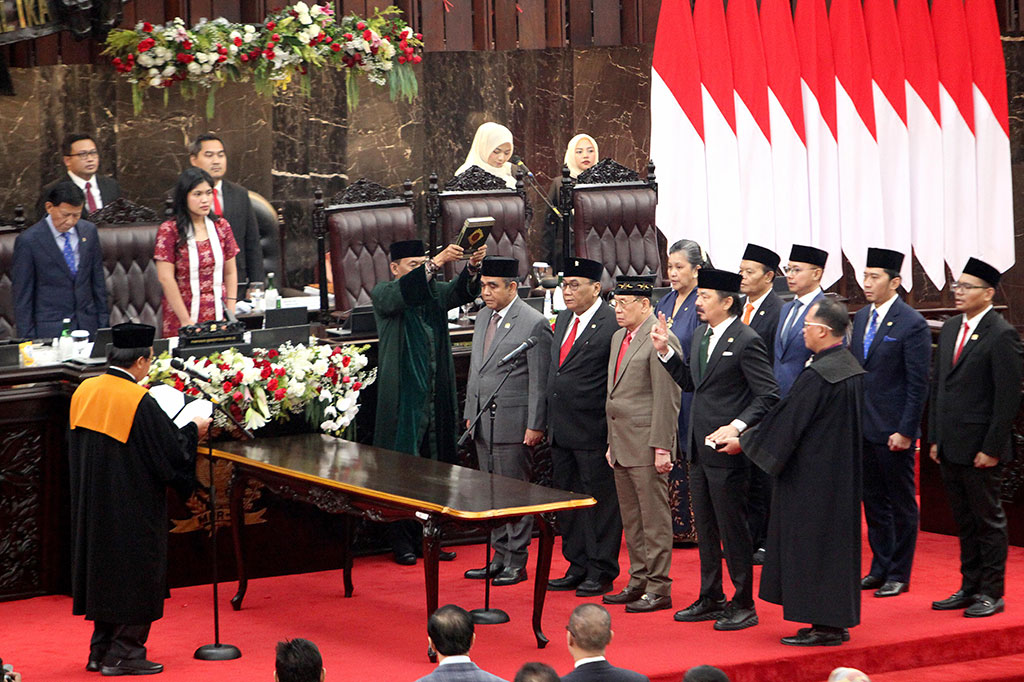 Delapan wakil ketua MPR juga dilantik dan mengucapkan sumpah. Mereka adalah Bambang Wuryanto alias Bambang Pacul dari Fraksi PDIP, Kahar Muzakir dari Fraksi Partai Golkar, Rusdi Kirana dari Fraksi PKB, Lestari Moerdijat dari Fraksi Partai NasDem, Eddy Soeparno dari Fraksi PAN, Hidayat Nur Wahid dari Fraksi PKS, Edhie Baskoro Yudhoyono alias Ibas dari Fraksi Partai Demokrat, dan Abcandra Muhammad Akbar Supratman dari unsur DPD RI.