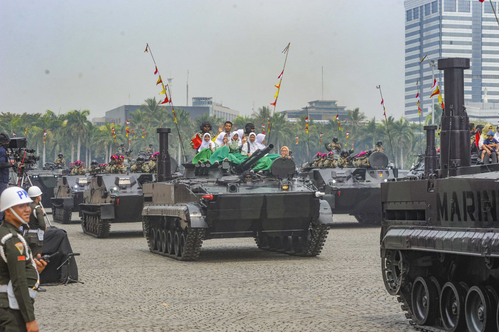 Beberapa diantaranya yakni upacara, simulasi dan atraksi yang akan ditunjukkan pada upacara hingga defile alat utama sistem senjata di area Monas dan di sepanjang jalan MH Thamrin (depan Sarina) Jakarta Pusat.