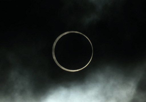 Proses global fase gerhana matahari cincin antara lain untuk Gerhana Sebagian mulai di lokasi awal pada pukul 15:42:59 UT (waktu universal terkoordinasi), Gerhana Total mulai di lokasi awal (16:50:38 UT). Sementara Puncak Gerhana (18:45:04 UT), Gerhana Total berakhir di lokasi akhir (20:39:15 UT), dan Gerhana Sebagian berakhir di lokasi akhir (21:47:00 UT).