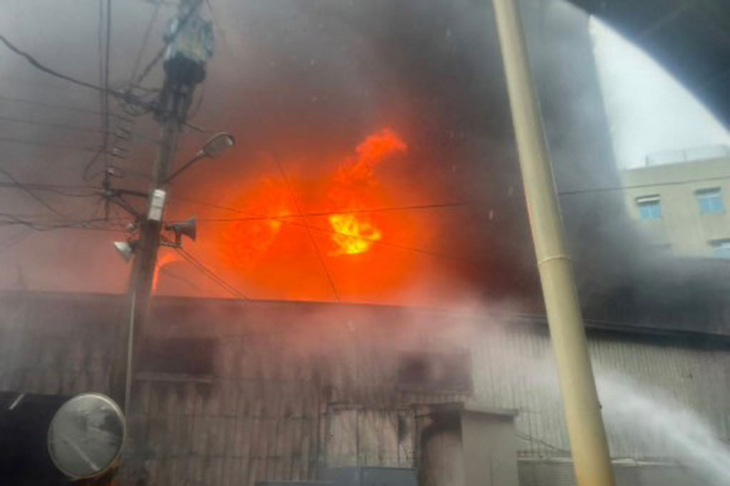 Kebakaran melanda sebuah rumah sakit di Taiwan selatan, Kamis, 3 Oktober 2024. Sedikitnya sembilan orang tewas akibat kebakaran tersebut.