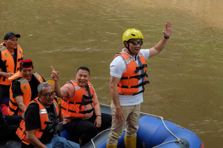 RK menyebut kemungkinan implementasi transportasi sungai ini. Sebab, hal ini sesuai dengan konsep yang diusung pasangan calon (paslon) Ridwan Kamil-Suswono (Rido) yaitu 'DKI'.