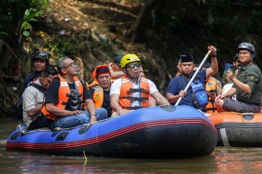 Calon gubernur (cagub) Jakarta nomor urut satu, Ridwan Kamil, menyinggung inovasi transportasi sungai dalam diskusinya dengan masyarakat Condet, Jakarta Timur. Namun, RK mengatakan akan mengkaji transportasi sungai terlebih dahulu.
