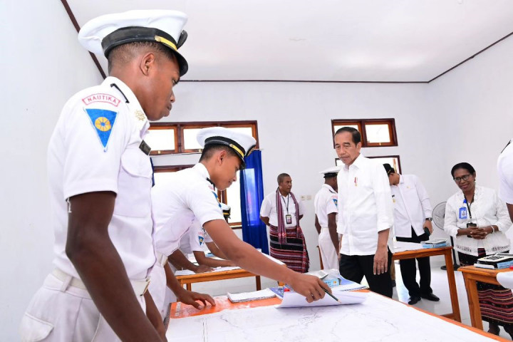 Dalam kunjungan tersebut, Presiden Jokowi menyempatkan diri memeriksa berbagai jurusan yang ada di SMK, seperti teknik komputer dan jaringan, serta kapal niaga. Ia pun mengapresiasi kegiatan belajar mengajar di sekolah tersebut yang dinilai berjalan dengan interaktif.
