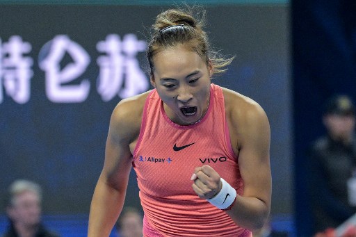Dia akan menghadapi semifinalis US Open Karolina Muchova di semifinal, pertandingan ulang dari final Palermo tahun ini yang dimenangi Zheng.