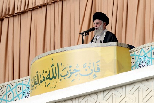 Pemimpin Tertinggi Ayatollah Ali Khamenei, Jumat, 4 Oktober 2024, muncul di depan umum untuk pertama kalinya sejak serangan rudal Iran terhadap Israel, menggambarkannya sebagai hukuman yang sah atas kejahatan Zionis dan menyerukan lebih banyak perjuangan anti-Israel.