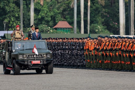 Ia mengatakan Prabowo juga berkontribusi mendorong industri pertahanan dalam negeri, memperkuat diplomasi pertahanan di kancah global, dan berbagai peran lainnya dalam memperkuat pertahanan Indonesia.