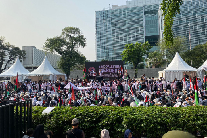 “Kejahatan Israel sudah sangat luar biasa, banyak korban-korban dari masyarakat sipil, perempuan, anak-anak dan termasuk rekan-rekan pers,” ucap Hidayat.