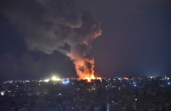 Menurut kantor berita resmi Lebanon, tentara Israel melancarkan 12 serangan udara ke pinggiran selatan Beirut, dan menargetkan beberapa daerah penting.