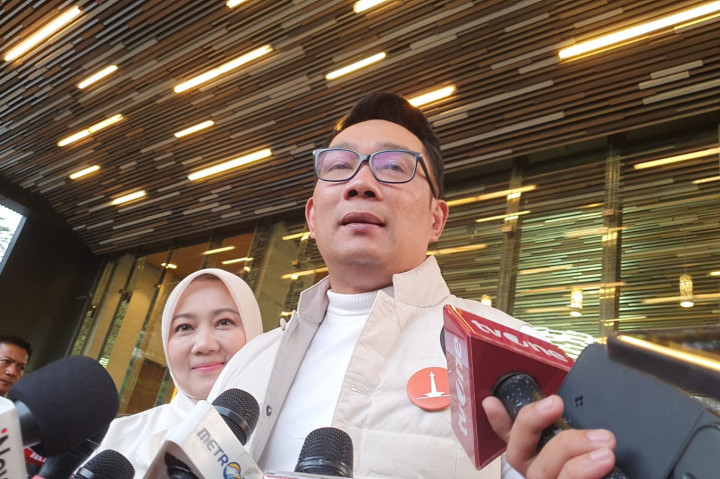 Debat perdana Pilkada Jakarta 2024 yang dijadwalkan malam ini berlangsung pukul 19.00 hingga 21.30 WIB di JIExpo Kemayoran, Jakarta Pusat. Dimoderatori Ariyo Ardi dan Anissa Dasuki, debat tersebut mengangkat tema 'Penguatan Sumber Daya Manusia dan Transformasi Jakarta menjadi Kota Global'. 