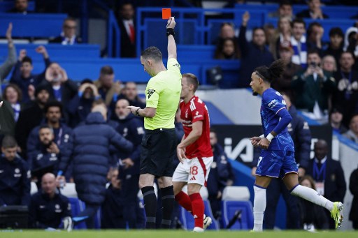 Forest harus bermain dengan 10 orang setelah James Ward-Prowse dikeluarkan wasit pada menit ke-87 karena melakukan handball dan mendapat kartu kuning keduanya. Keunggulan jumlah pemain tak bisa dimanfaatkan Chelsea untuk menjebol gawang tim tamu.