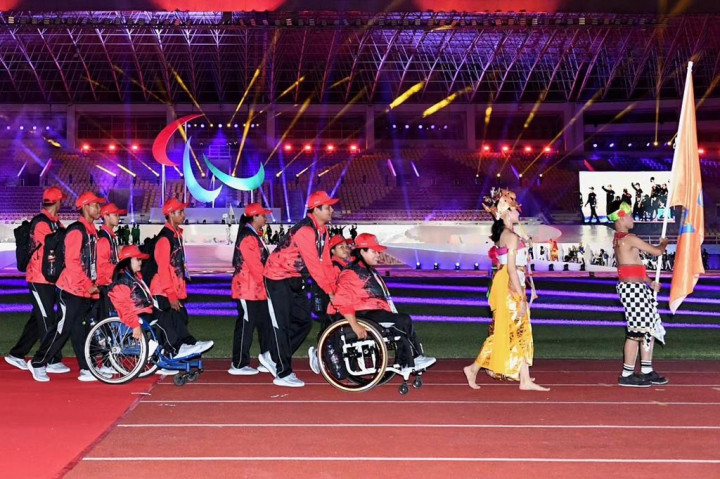 Sebagai simbol komitmen terhadap kejujuran dan sportivitas, janji wasit dan janji atlet pun diucapkan dengan penuh khidmat. Acara kemudian berlanjut dengan penayangan sebuah cuplikan video yang menampilkan sejarah dan pencapaian atlet-atlet disabilitas Indonesia.