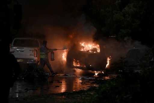 Peristiwa nahas tersebut menewaskan setidaknya satu warga lokal dan melukai 10 orang lainnya, termasuk seorang warga Tiongkok.