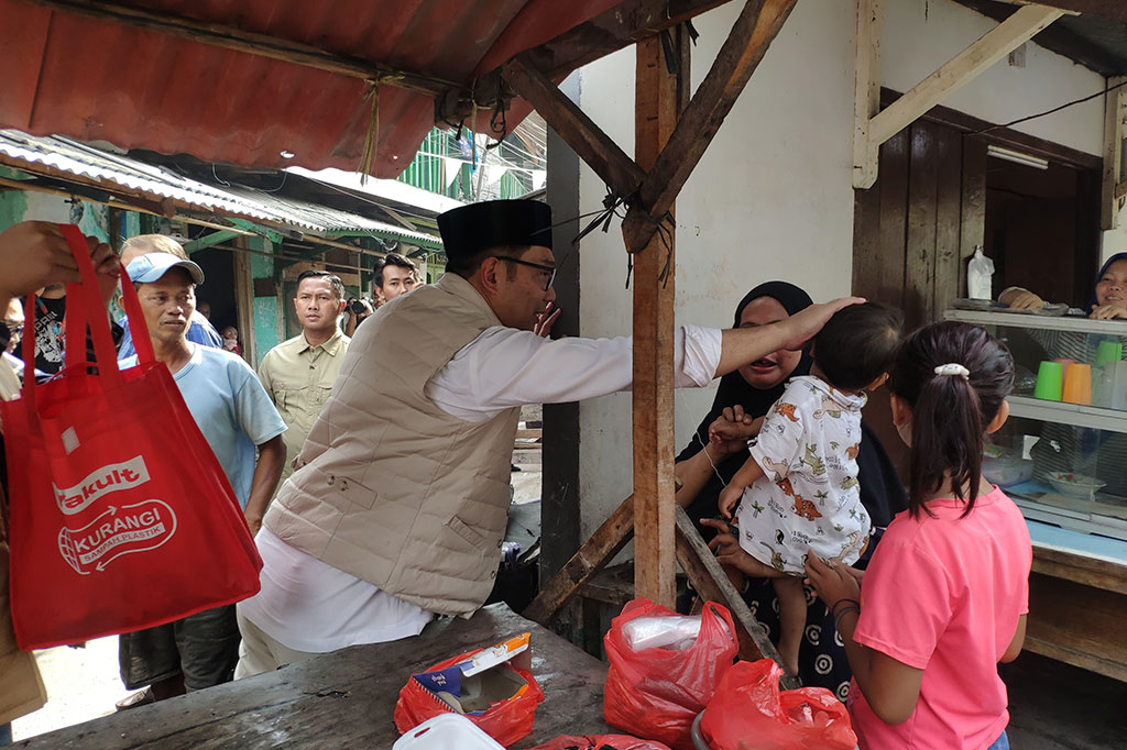 Di samping itu, RK meminta warga sekitar Luar Batang untuk mendukungnya agar menang dalam Pilkada 2024, sehingga programnya dapet terealisasikan.