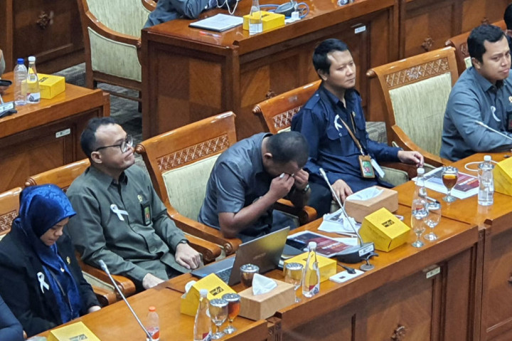 Pantauan Medcom.id, sejumlah hakim tampak bersorak saat Prabowo menyampaikan sejumlah pesannya. Beberapa di antaranya ada yang bertepuk tangan mengapresiasi, berpelukan, dan menangis haru.