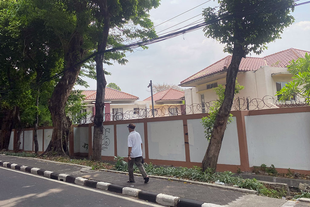 Walaupun begitu, pihaknya pun masih kerap menerima keluhan dari para penghuni rumah dinas tersebut. Adapun keluhan soal rumah dinas DPR bisa disampaikan melalui aplikasi Perjaka (Perawatan Rumah Jabatan Kalibata).