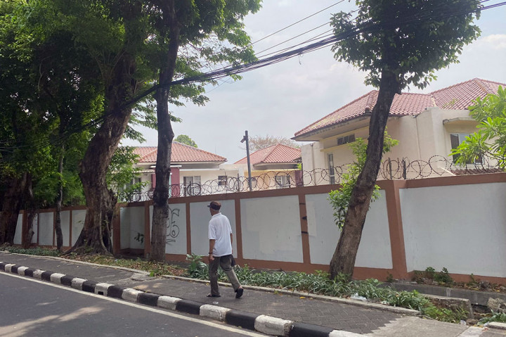 Walaupun begitu, pihaknya pun masih kerap menerima keluhan dari para penghuni rumah dinas tersebut. Adapun keluhan soal rumah dinas DPR bisa disampaikan melalui aplikasi Perjaka (Perawatan Rumah Jabatan Kalibata).