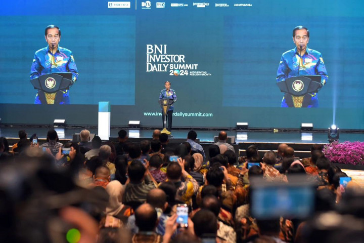 Presiden Joko Widodo optimistis transisi kepemimpinan nasional yang akan berlangsung pada 20 Oktober 2024 mendatang akan berjalan dengan baik. Presiden pun menjelaskan bahwa transisi yang berjalan mulus akan menjaga stabilitas politik dan ekonomi Indonesia. 