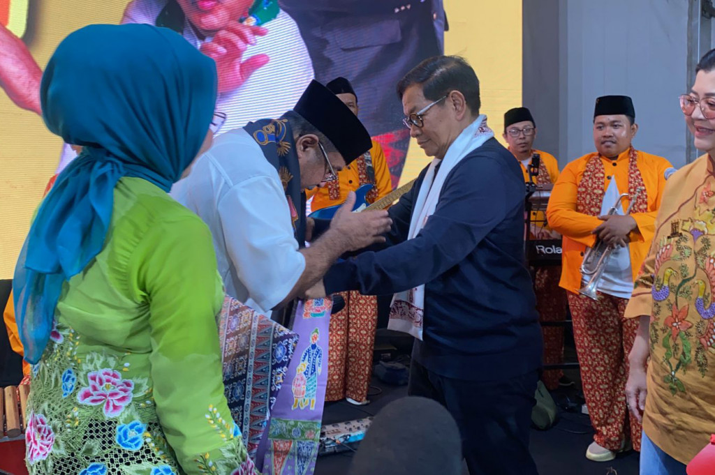 “Semoga Bang Doel panjang umur penuh berkah apa yang menjadi keinginan dan doa doanya terkabulkan,” lanjut Pramono. 