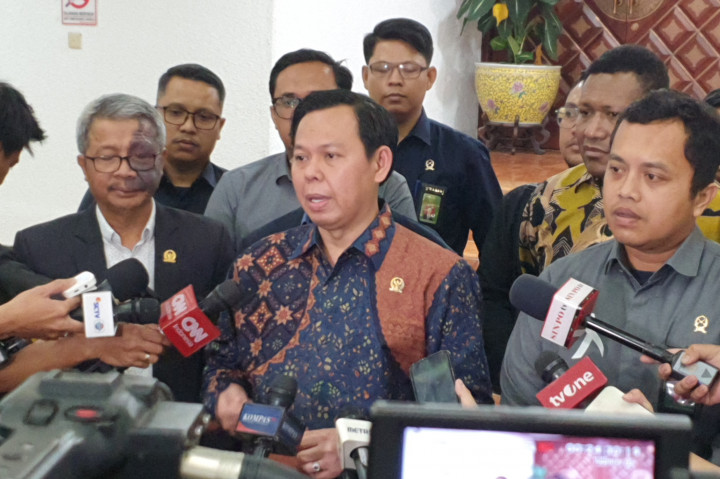 Ketua DPD RI Sultan Baktiar Najamudin mengatakan kondisi itu bisa dihindari. Caranya dengan memberikan gaji dan tunjangan yang layak.