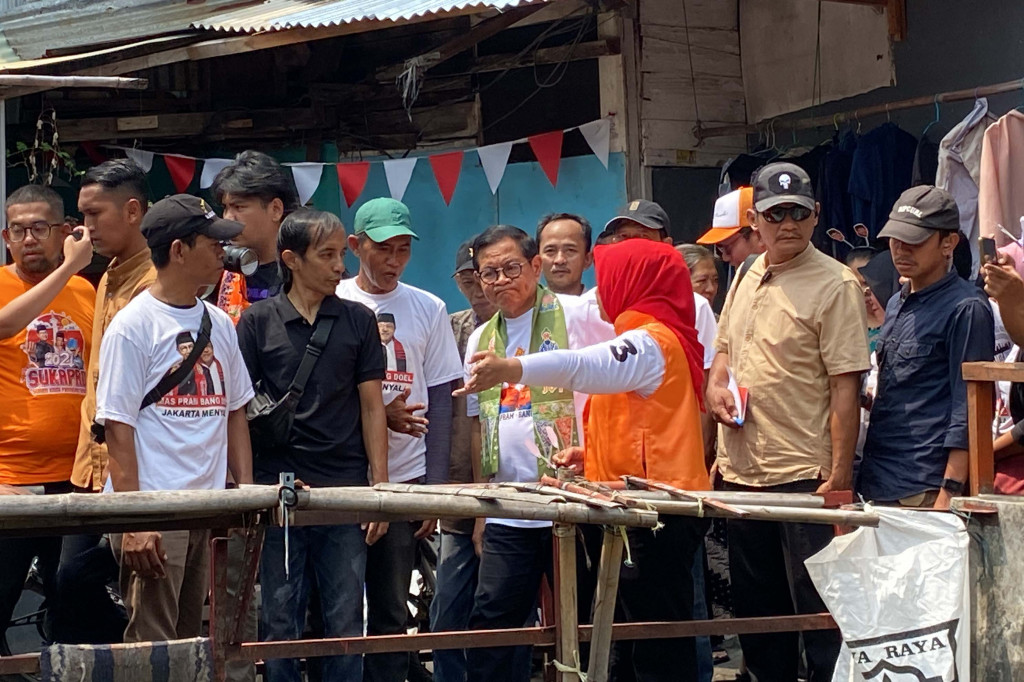 Calon Gubernur Nomor urut 3 Pramono Anung akan prioritaskan pengerukan anak Kali Krukut dan pembangunan toilet di Kawasan Kebon Melati, Tanah Abang. Hal ini Pramono nyatakan usai blusukan di kawasan Kebon Melati.