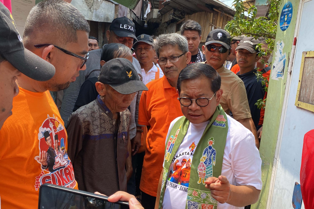 Pramono menambahkan untuk pengerukan anak sungai diperlukan alat berat yang kecil. Mengingat sulitnya akses jalan akibat padatnya pemukiman di kawasan Kebon Melati.