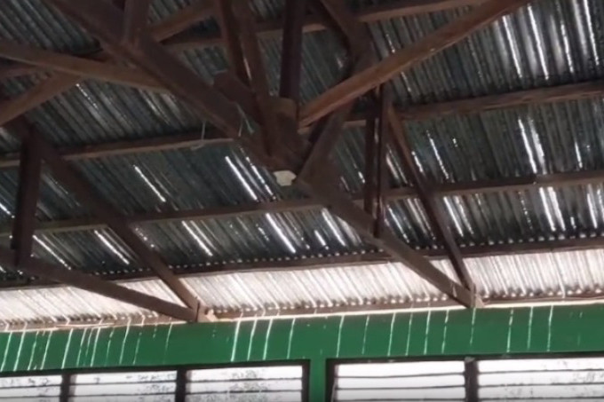 Miris, Kondisi memprihatinkan bagi Gedung Sekolah Dasar Inpres Wolorona di Desa Hokeng Jaya, Kecamatan Wulanggitang, Kabupaten Flores Timur, Nusa Tenggara Timur yang terdampak erupsi Gunung Lewotobi Laki-laki.