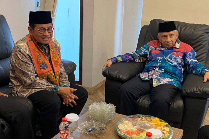 Ketua Majelis Syuro Partai Ummat Amin Rais secara terbuka mendukung Pasangan Calon Gubernur Jakarta Pramono-Rano. Bahkan Amin Rais akan turun gunung berkampanye untuk paslon asal PDI Perjuangan itu.