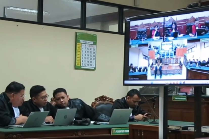 Mantan Kepala Badan Pelayanan Pajak Daerah (BPPD) Sidoarjo Ari Suryono,divonis lima tahun penjara oleh majelis hakim Pengadilan Tipikor Surabaya, Rabu, 9 Oktober 2024. Sementara Mantan Kasubbag Umum dan Kepegawaian Siskawati divonis empat tahun.