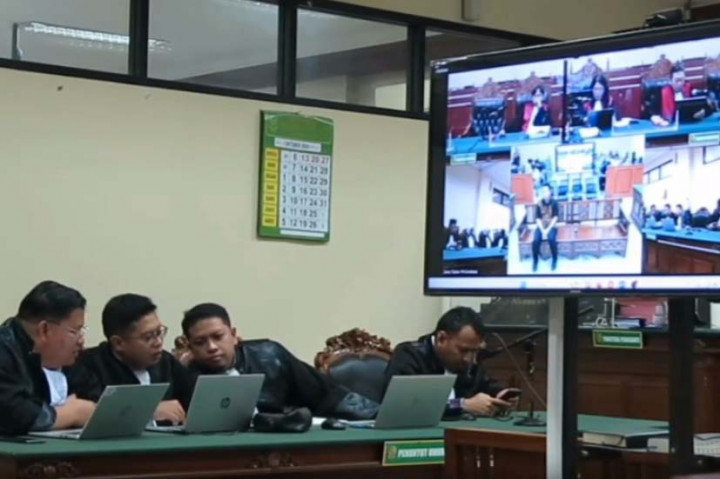 Mantan Kepala Badan Pelayanan Pajak Daerah (BPPD) Sidoarjo Ari Suryono,divonis lima tahun penjara oleh majelis hakim Pengadilan Tipikor Surabaya, Rabu, 9 Oktober 2024. Sementara Mantan Kasubbag Umum dan Kepegawaian Siskawati divonis empat tahun.