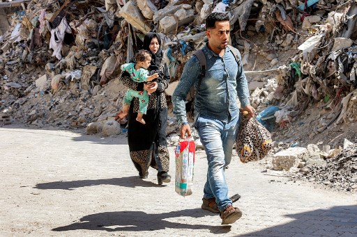Komisioner Jenderal UNRWA Philippe Lazzarini mengatakan bahwa perintah evakuasi Israel yang terbaru memaksa orang-orang untuk terus melarikan diri berulang kali, terutama dari Kamp Jabalia.