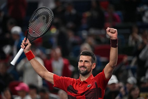 Novak Djokovic mengalahkan Roman Safiullin untuk mencapai perempat final Shanghai Masters untuk ke-10 kalinya.