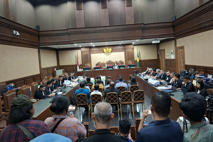 “Sangat kenal (Harvey) Yang Mulia, suami saya tercinta Yang Mulia,” kata Sandra di Pengadilan Tipikor pada Pengadilan Negeri Jakarta Pusat.