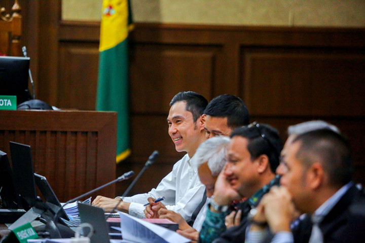 Dia mengungkapkan tas mewah dan bermerek yang ia dapatkan dari hasil endorsement berjumlah lebih dari 88 tas selama 10 tahun membuka jasa endorsement, namun beberapa tas mewah lainnya dijual lantaran tidak terpakai.