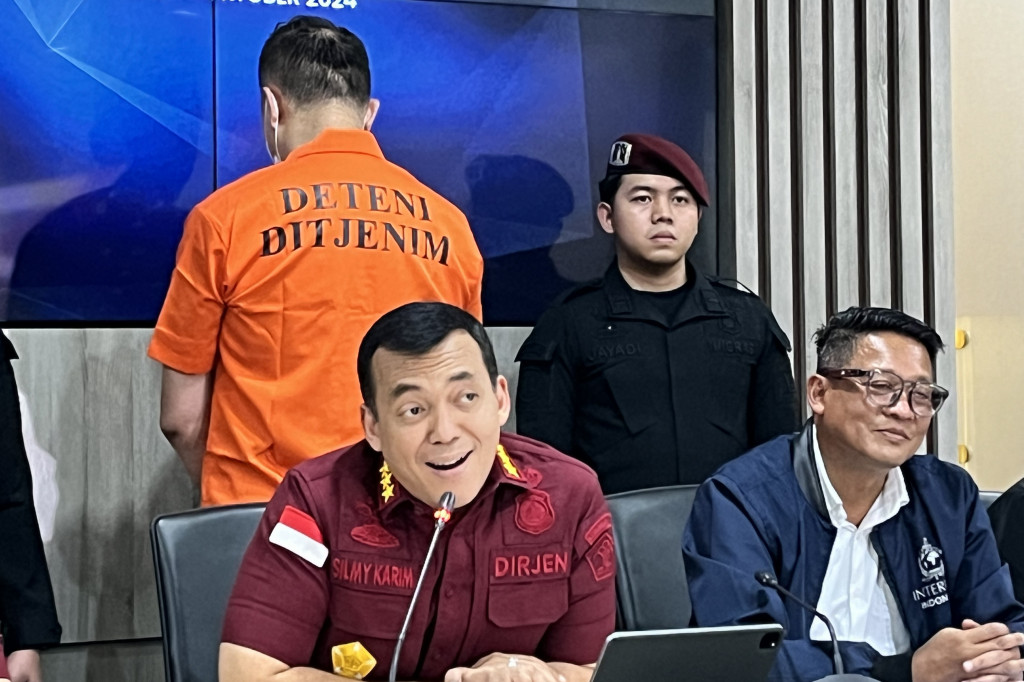 Silmy mengatakan LQ ditangkap di Bandara Internasional Ngurah Rai, Bali pada Selasa, 1 Oktober 2024. Penangkapan dilakukan setelah terdeteksi cekal dan tertolak autogate dan menghindari pemeriksaan petugas.