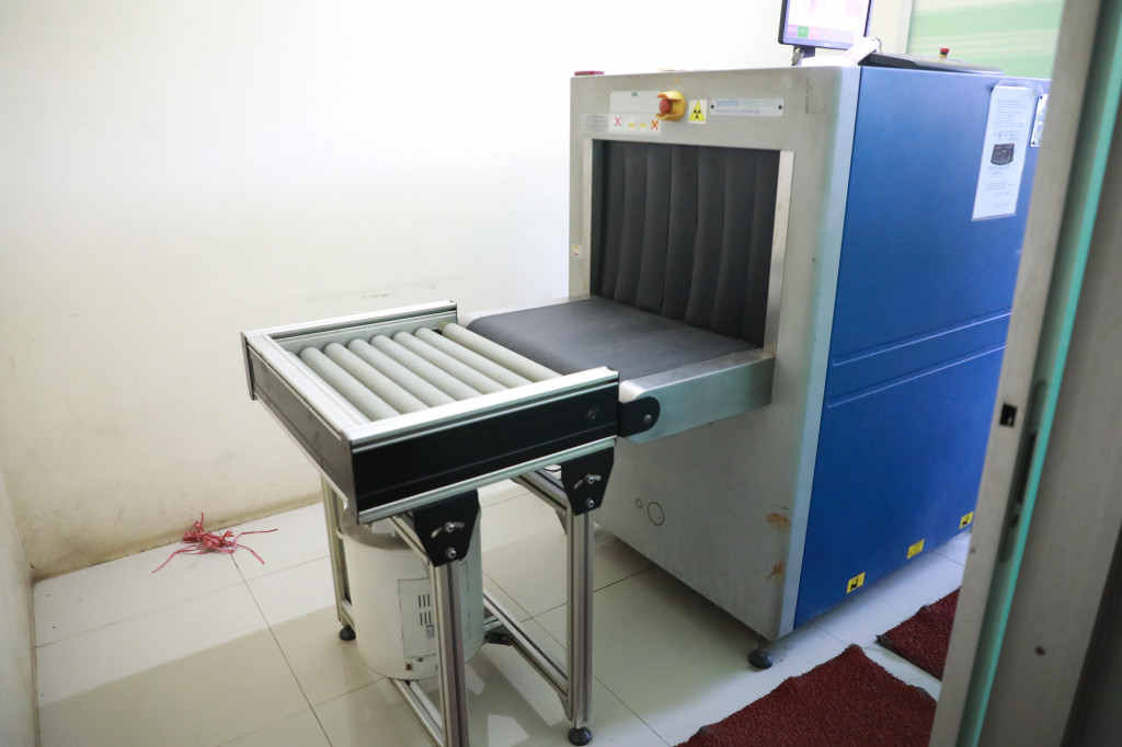 Selain itu, KPK mengganti semua petugas rutan yang terafiliasi terdakwa kasus pungli. Tujuannya untuk mencegah adanya pemerasan berulang.