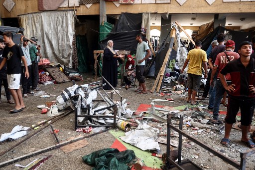 Masyarakat Bulan Sabit Merah Palestina (PRCS) mengatakan di platform media sosial X, bahwa timnya bergegas mengevakuasi para korban setelah tentara Israel menyerang Sekolah Rafida yang terletak di dekat markas PRCS di Kota Deir al-Balah.