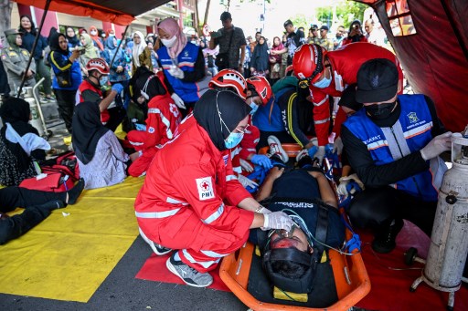 Ia mengatakan, DPRD Kota Surabaya, forkopimda, beserta jajarannya akan saling berkolaborasi dalam pelaksanaan percepatan mitigasi, penanganan, hingga kesiapan pascakebencanaan.