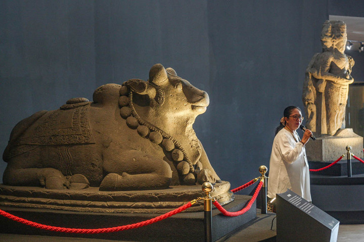 Museum Nasional Indonesia (MNI) menghadirkan sejumlah benda cagar budaya dari periode Singhasari (Singosari), Brahma bertangan empat dan Ganesha berdiri, termasuk arca-arca antara lain arca Nandi tersenyum dalam Pameran Repatriasi. 