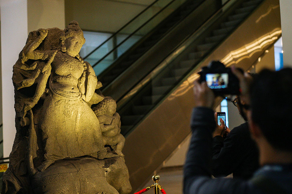 Tak hanya Nandi, MNI juga menghadirkan arca Brahma bertangan empat, yang biasanya identik dengan Siwa. Brahma, yakni dewa berkepala empat.