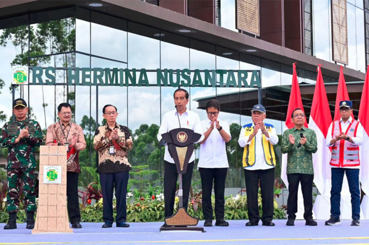 Presiden Joko Widodo (Jokowi) mengatakan Aparatur Sipil Negara (ASN) yang segera pindah kerja ke Ibu Kota Nusantara (IKN), Kalimantan Timur (Kaltim), bisa lebih percaya diri memboyong keluarga mereka dengan dipenuhinya operasional layanan kesehatan hingga pendidikan di IKN.