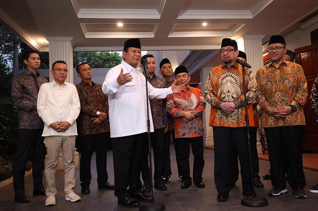 Selain itu, lanjutnya, Indonesia dengan kekayaan alamnya dan penduduknya, harus bisa menjadi pemimpin di negara kawasan.  Dari masalah-masalah tersebut, menurutnya, Prabowo mampu menjadi pemimpin yang mewujudkan harapan-harapan bangsa.