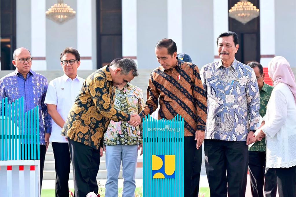 Istana Negara terletak di Kawasan Inti Pusat Pemerintahan (KIPP) IKN, Kabupaten Penajam Paser Utara, menempati lahan kompleks Istana Kepresidenan dengan luas tapak mencapai 334.200 meter persegi.