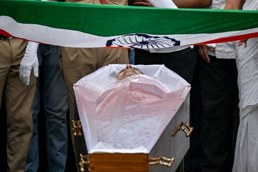 “Ia memberikan kepemimpinan yang stabil kepada salah satu rumah bisnis tertua dan paling bergengsi di India. Pada saat yang sama, kontribusinya jauh melampaui ruang rapat,” kata Modi di platform media sosial X.